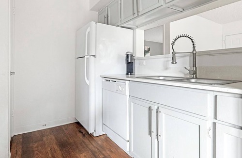 Windsor Park Apartment | Landing | Stylish 2BD, Gym, Pool