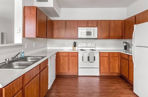 Humble Apartment | Landing | Stylish 2BD, Pool, Yoga Studio