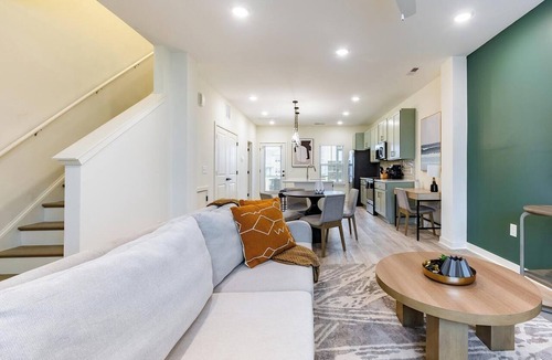 Wilmington Apartment | Landing | Stylish 2BD, Pool, Gym