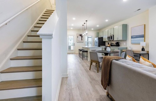 Wilmington Apartment | Landing | Stylish 2BD, Pool, Gym