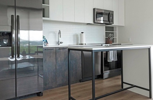 Washington Apartment | Landing | Stylish 2BD, Rooftop Lounge, Courtyard