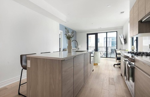 Mount Vernon Square Apartment | Landing | Stylish 2BD in Logan Circle