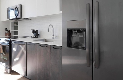 Washington Apartment | Landing | Stylish Studio, Pool, Rooftop Lounge