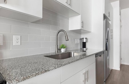 Sweetbriar Apartment | Landing | Stylish Studio, Gym, Pool