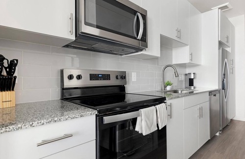 Sweetbriar Apartment | Landing | Stylish Studio, Gym, Pool