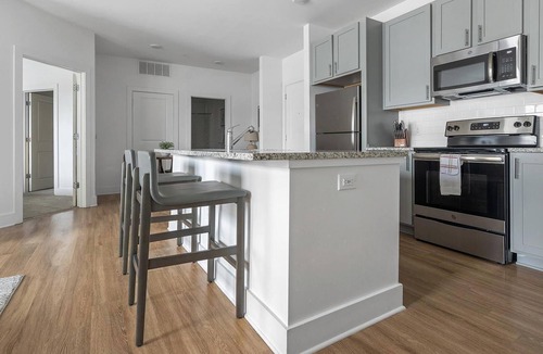 Fort Mill Apartment | Landing | Stylish 2BD, Yoga Studio, Gym