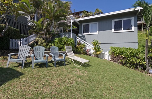 Lanikai Cottage | Lanikai Hillside Cozy Cottage with Spectacular Ocean View with Mokulua Islands.