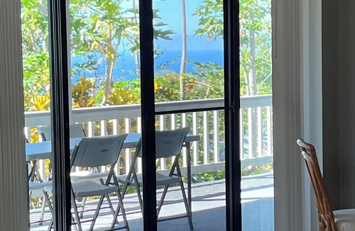 Kalaoa House | Large 3/2 House in Kailua-Kona with ALL New Furnishings and Yard Above Airport