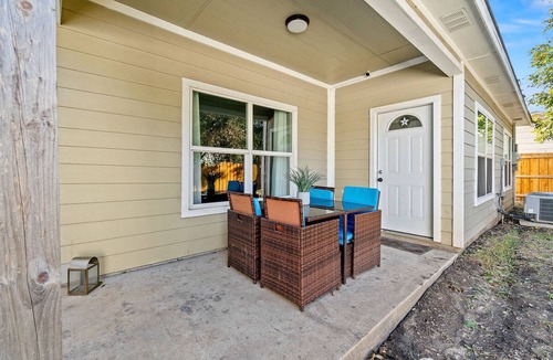 Oak Cliff House | Large 3BD 2BR Lower Bishop Arts Near Downtown Dallas