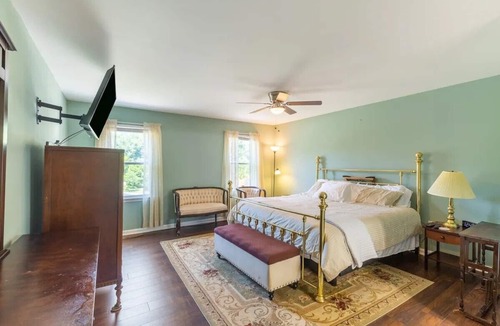 Bowie Bed & Breakfast | Large 5 BR 9 Beds Near DC/Pool/Hot Tub/Gym/Game Rm/Fire Pit