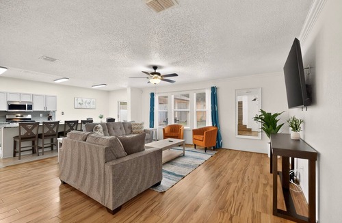 Grand Prairie House | Large 6BR 3BA Home Near AT&T Stadium & Six Flags