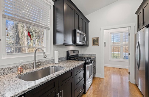 Hendersonville House | Large, Chef's Kitchen! Walk to Downtown, Breweries & the new Ecusta Trail
