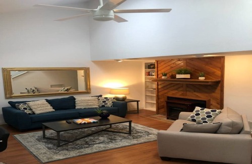 Elmhurst Heights Condo | Large Condo Near Downtown, Airport and University