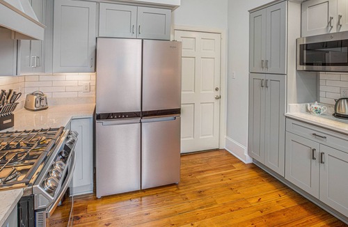Historic Downtown Savannah House | Large Family Home w/Parking, Steps from Forsyth Fountain by Lucky Savannah