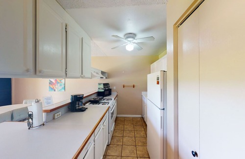 Kaunakakai Condo | Large, ground-floor condo with outdoor pool, grills, full kitchen & WiFi