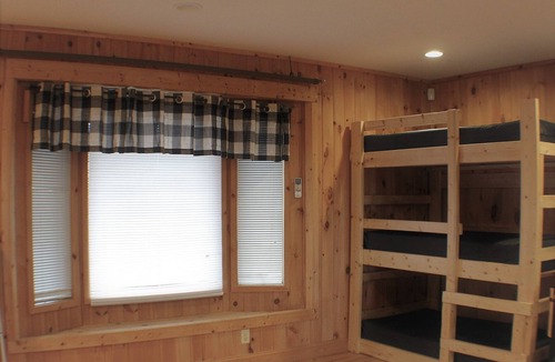 Southcrest Cabin | Large Groups - sleeps up to 24 -group ski rentals & lift tickets available
