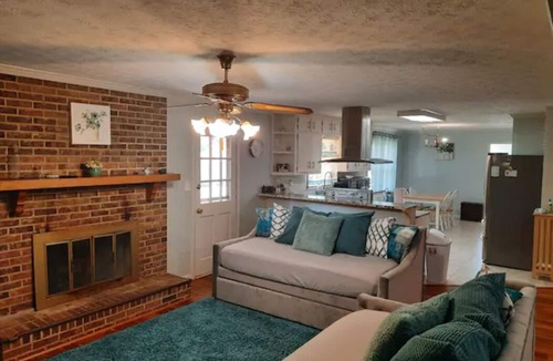 Lilburn House | Large Home 35 Minutes to Atlanta Sleeps 20