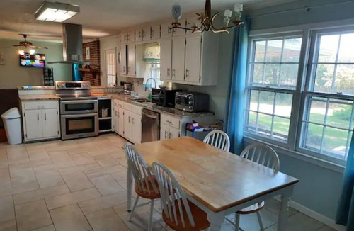 Lilburn House | Large Home 35 Minutes to Atlanta Sleeps 20