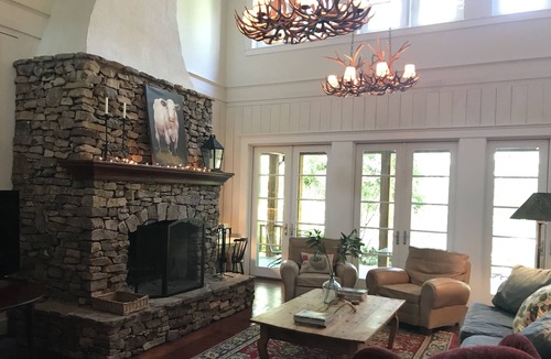Lavonia House | Large Home Deep Water Close to I-85 Pet Friendly Clemson/UGA Convenient
