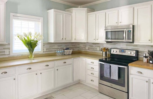 Savannah House | Large Home w 2 Airstream Glampers & Spa near Beach & Downtown