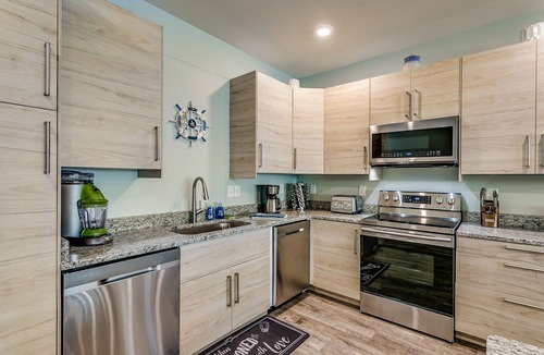 North Myrtle Beach House | LARGE HOME w HUGE KITCHEN sleeps 50+huge pool+cinema+game room 1min to the SAND