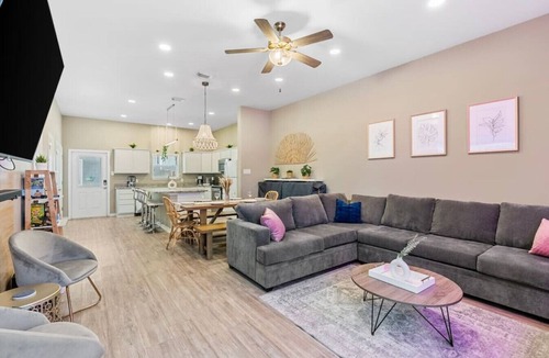 Corpus Christi Villa | Large Pool Beach Walkable Beach Gear Grill