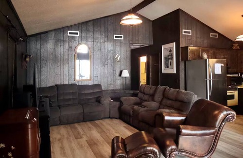 Shorterville House | LaRue's Private Lakeside Cottage