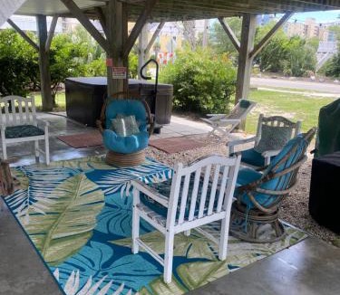 Windy Hill House | Latitude adjustment, walk to beach