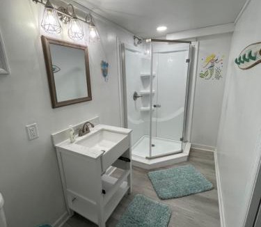 Windy Hill House | Latitude adjustment, walk to beach