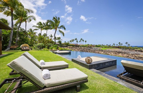 Kaupulehu House | Laueki 5 – Ocean View Estate | Onsite Staff & Daily Housekeeping