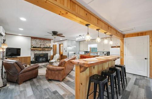 Newland House | Laurel Thicket Cottage w Fire Pit