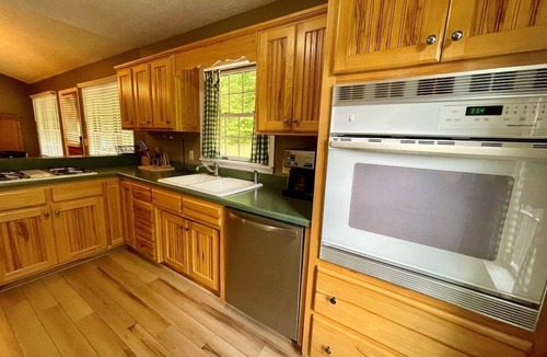 Peak Creek House | Laurel Winds - Riverfront, WIFI, Gas Fireplace, Firepit, Covered Porch, Dog Friendly