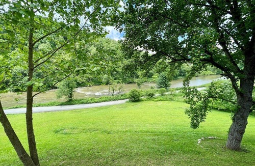 Peak Creek House | Laurel Winds - Riverfront, WIFI, Gas Fireplace, Firepit, Covered Porch, Dog Friendly