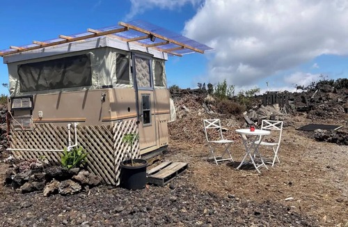 Ocean View House | Lava Land Off-grid Vintage Camper under the stars.