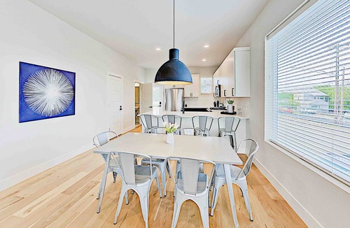 Foster Heights Condo | Lavish eastside retreat with private rooftop deck near dining & entertainment