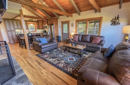 Blowing Rock House | Legacy View Lodge-Amazing View, 2 Kitchens, Near Parkway, Fire Pit, & Hot Tub