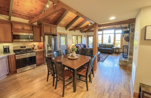 Blowing Rock House | Legacy View Lodge-Amazing View, 2 Kitchens, Near Parkway, Fire Pit, & Hot Tub