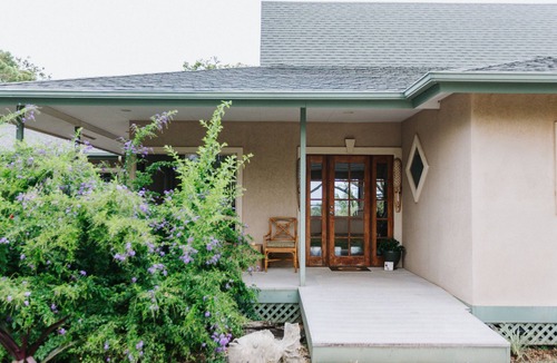 Hamakuapoko House | Legal 3 Bedroom home on a small Haiku farm. Close to beaches and Paia