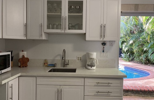 Kailua Cottage | Less than 1 min walk to Kailua Beach- NUC#1990/NUC-1760