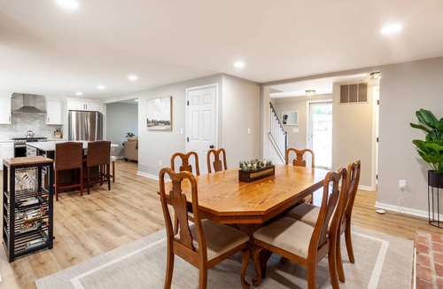 Arnold House | Liberty Call has multiple gathering spaces, screened-in porch and parking