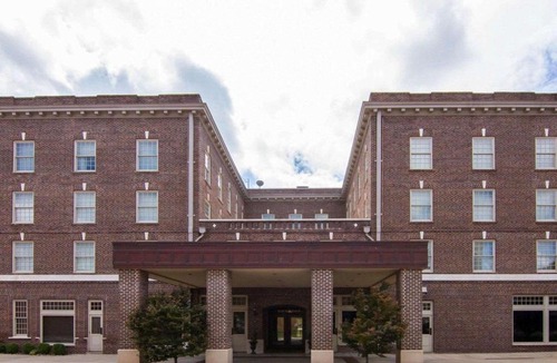 Cleburne Hotel | Liberty Hotel, an Ascend Collection Hotel