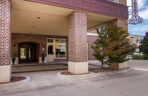 Cleburne Hotel | Liberty Hotel, an Ascend Collection Hotel