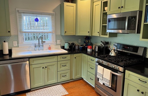 Severna Park House | Light and airy cottage minutes to Naval Academy