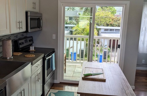 Coconut Grove Apartment | Light and breezy Kailua apartment