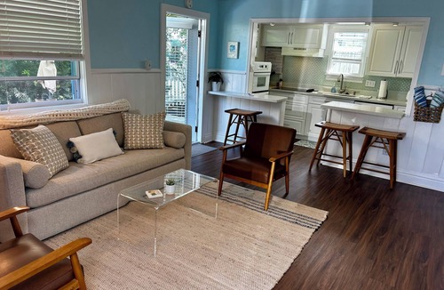 Delray Beach Cottage | Light and Bright 1 Bed 1 Bath Cottage in Downtown Delray Beach