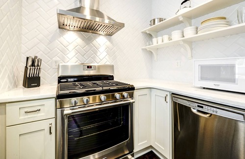 Buckhead Village House | Light-filled Cottage in the Middle of it All!!
