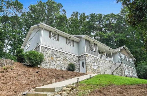 Lilburn Apartment | Lilburn Basement APT A min from stonemountainPark