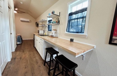 Dublin Cottage | Lillie - Fully Furnished 2 Person Cottage for short or mid-term stays
