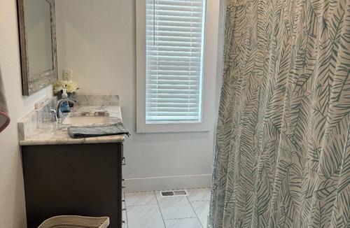 Avon Cottage | Lime Action-3-bedroom cottage in serene Avon