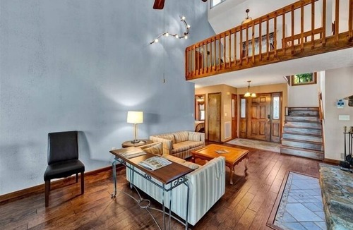 Huddleston House | LITERALLY step from the house, onto the deck, onto the dock! PET FRIENDLY! Come Visit "Hope's Retre